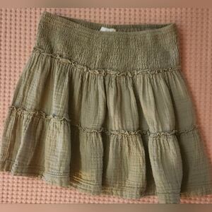 GAP Teen Girls Green Mini Skirt with Smocked Tiered Design Size 14-16